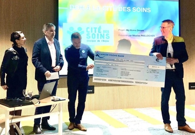 Remise du don de 5600 € à la Cité des Soins